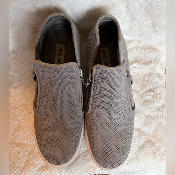 Steve Madden| Women's Camden Knit Wedge Sneakers | Size 7 - Picture 3 of 10